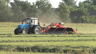 Windrowing MTZ Tropic 1221.3 with MERGE MAXX 950 windrowers: A perfect team!