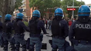 LIVE Salvini a Modena, tensione tra i centri sociali e la polizia