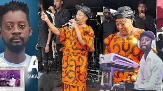 Yaw Sarpong And Asomafo Maame Tiwaa In Tears When Singing At Agya Yaw Keyboard's Funeral