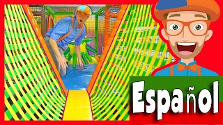 El Patio de Juegos Cubierto con Blippi Español | Aprende Los Colores y Más