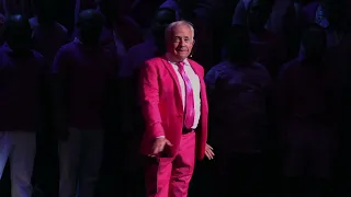 Leslie Jordan with the Gay Men's Chorus of Los Angeles - The Pink Carpet