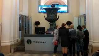 Музей Эрмитаж в Санкт-Петербурге (вход в музей и гардероб)