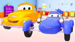 Modrý Závodní auto a Odtahový vůz Tom | Animák z prostředí staveniště s auty a nákladními vozy