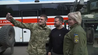 Зеленський відвідав госпіталь на Донеччині й нагородив військовослужбовців