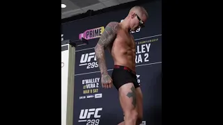 Dustin Poirier hits 156 lbs on the scale ahead of his 30th UFC fight 👏 #shorts