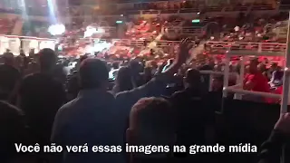 Jair Bolsonaro carinhosamente recebido pelo público no UFC-Rio (12/MAI/2018)