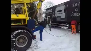 Vrachtwagen vast in Oude Pekela