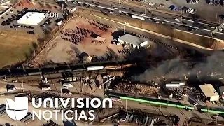 EN VIVO: bomberos intentan apagar un incendio en un centro de reciclaje