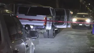 Gunman shoots, wounds 3 people inside parked truck in East Side Chicago