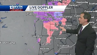 Freezing rain and sleet falling in Alabama