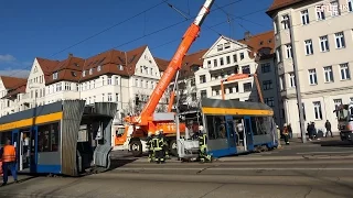 Straßenbahn entgleist nach Unfall/LKW kracht in "MesseM"/Schwere Bergetechnik im Einsatz[27.02.2017]