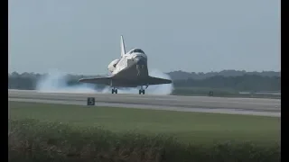 Space Shuttle NASA Discovery Incredible Landing