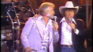 Kenny Rogers & Mac Davis - Hard To Be Humble LIVE