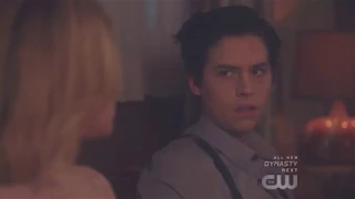 Jughead & Betty Make Out - Riverdale 2x12