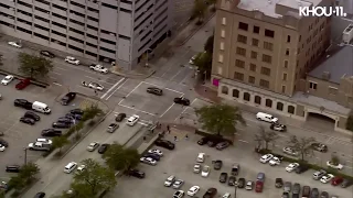 Raw video: Suspect leads police on chase through downtown Houston