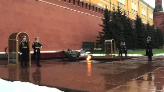 Смена караула у могилы неизвестного солдата. Кремль, Москва.