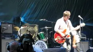 Noel Gallagher's High Flying Birds - Little By Little @ V Festival 2012_Chelmsford (HD)