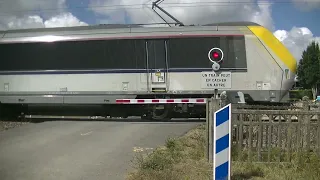 Spoorwegovergang Manom (F) // Railroad crossing // Passage à niveau