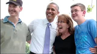 10 TIMES PRESIDENT OBAMA SURPRISED CITIZENS IN THE STREETS!