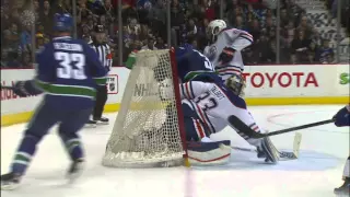 Gotta See It: Hansen bloodied after slamming head into post