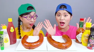 Sốt cay xúc xích Kielbasa Mukbang DONA