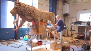 Lion sculpture timelapse MONO