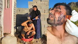 Mother-child love: Hossein bathing with the help of his mother