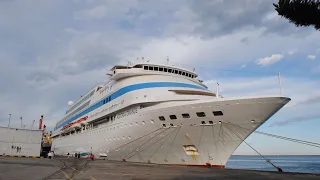 На борту лайнера  "Astoria Grande "  грандиозно! (It's grandiose on board the Astoria Grande!)