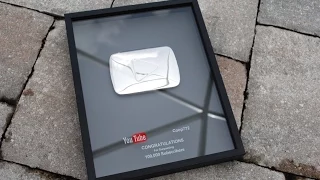 [REVIEW] YouTube's 100,000 Subscriber 'Play Button' Plaque Unboxing & Review!