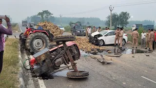 ट्रैक्टर के हो गये बीच में से दो टुकड़े गाड़ी के साथ हुआ खतरनाक हादसाMahindra 595 accident