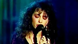 Eternal Flame - The Bangles (Live at The Arsenio Hall Show - Hollywood, CA, U.S.A. Jan 20, 1989).