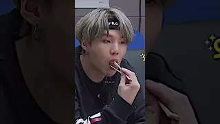 Suga eating big bites😁