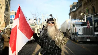 Сотни дальнобойщиков в Канаде организовали протест против обязательной вакцинации