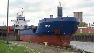 Einfahrt Frachtschiff MY NINA Gröpelingen Hafen