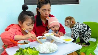 Monkey Kaka + Diem and Quynh have breakfast with bun cha