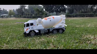 AWESOME RC Mixer Truck gets unboxed