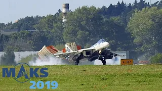 Super quick and short landing Su-57 on press tour of the air show "MAKS-2019"