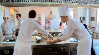 Vídeo documental del Dos Cielos y la cocina de los hermanos Torres.