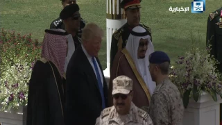 الوفديين الرسميين السعودي والأمريكي يتشرفان بالسلام على خادم الحرمين والرئيس ترمب