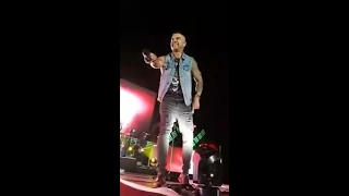 Guy Sebastian sings "Horses" by Daryl Braithwaite at the "Tour Down Under".