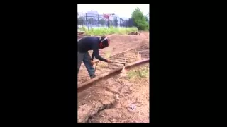 Сварщик в нокауте - Rail sent the welder in knockout || SF