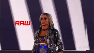 WWE 2K22 RAW LIV MORGAN DEALS WITH CHALLENGER FROM BOTH BRANDS!!!!!!!!!!!!