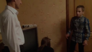 Сын поёт рэп-песню папе в его день рождения. | Son singing a rap song to dad on his birthday.