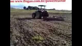 John Deere 5078E discando soca de soja PowerTractor