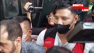 Kenakan Rompi Orange, Ammar Zoni Jalani Sidang Pertama di PN Jakarta Selatan