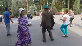 Шлепали шлепки мои и пятки...💃🌹Счастливые минуты в парке Горького💃🌹 Харьков💃🌹 Лето 2021 год