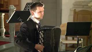 Grzegorz Palus plays Bach's Prelude and fuge B flat major WTKI