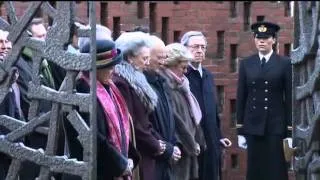 Wreath Laying Ceremony - H.M.The Queen's 40th Jubilee as Reign (2012)