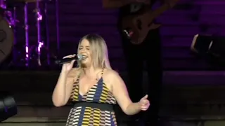 MARÍLIA MENDONÇA convida todos para o seu show na Festa Agosto de Bom Jesus do Itabapoana