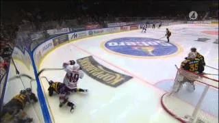 Oskar Sundqvist träffas av en skridskoskena - TV4 Sport